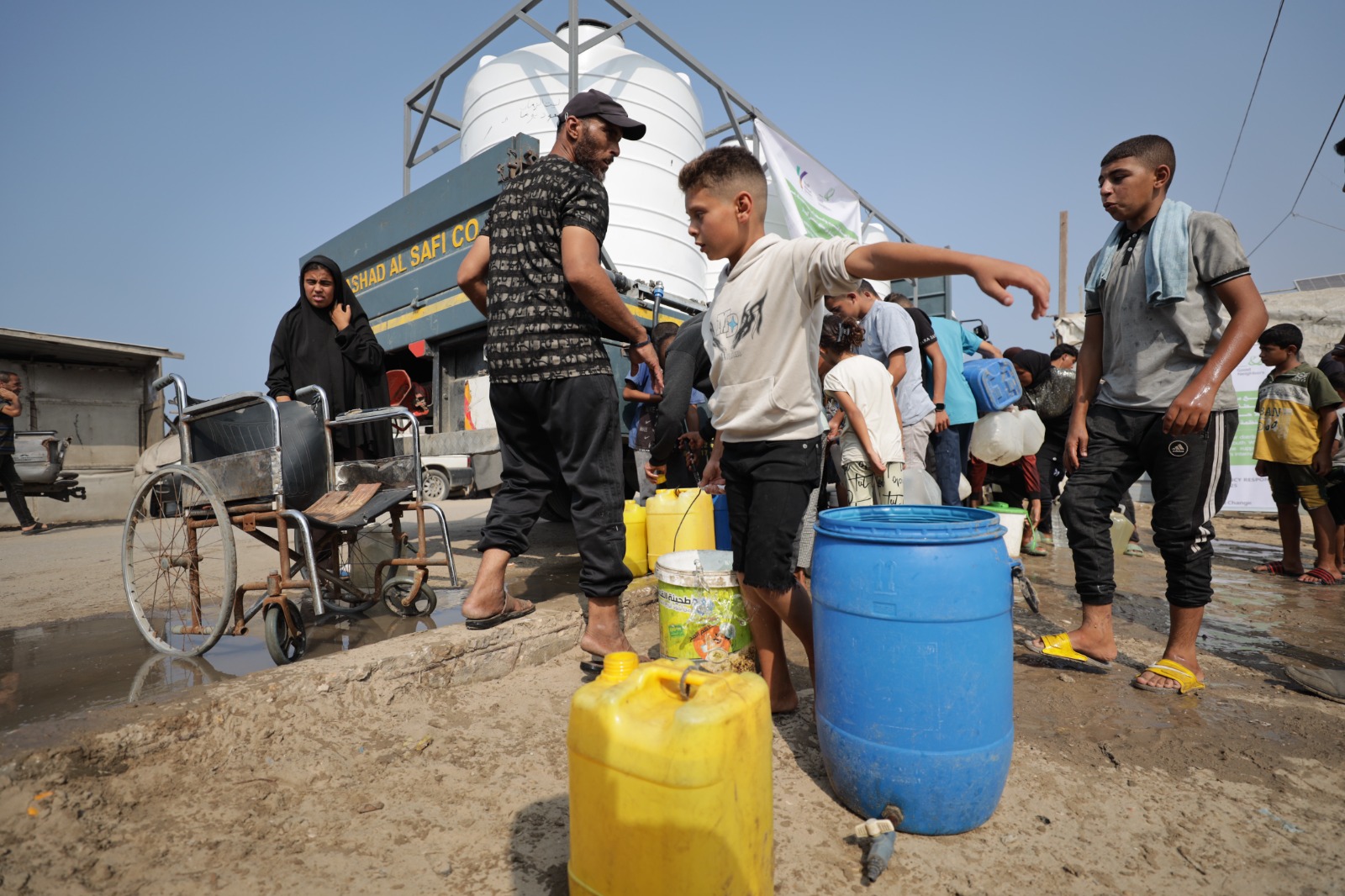 Life with Dignity: Emergency Water and Cash Relief for Displaced
Gaza Communities - gallery image 10