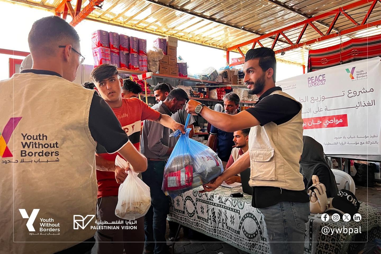 distribute food parcels to displaced families in the Al-Mawasi area of
Khan Younis - gallery image 1