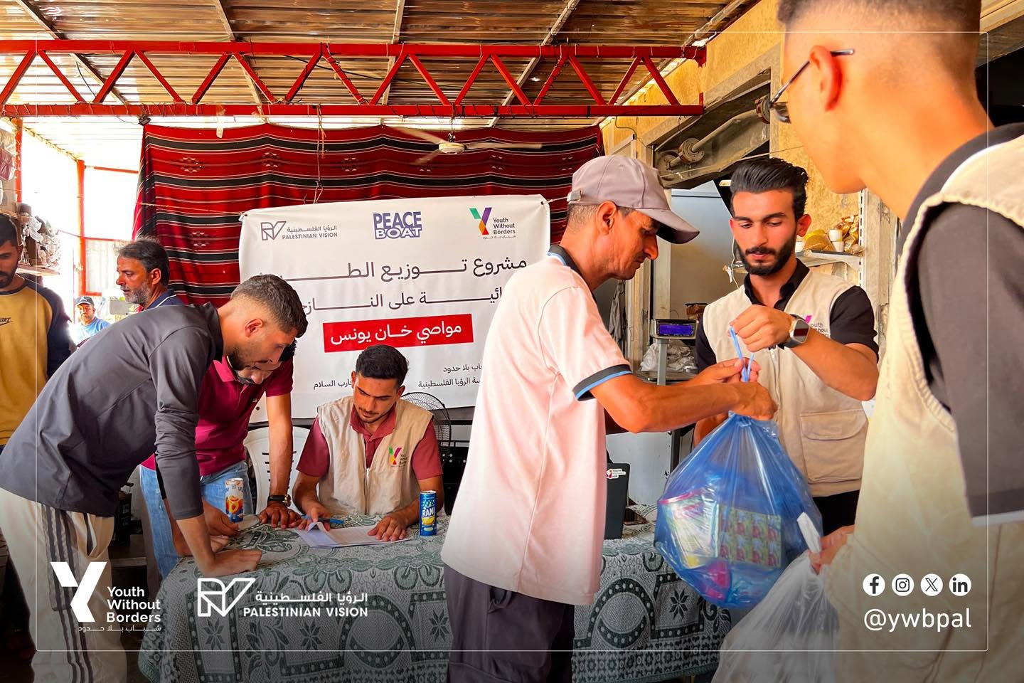 distribute food parcels to displaced families in the Al-Mawasi area of
Khan Younis - gallery image 5
