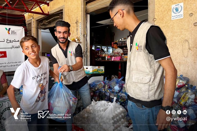 distribute food parcels to displaced families in the Al-Mawasi area of
Khan Younis